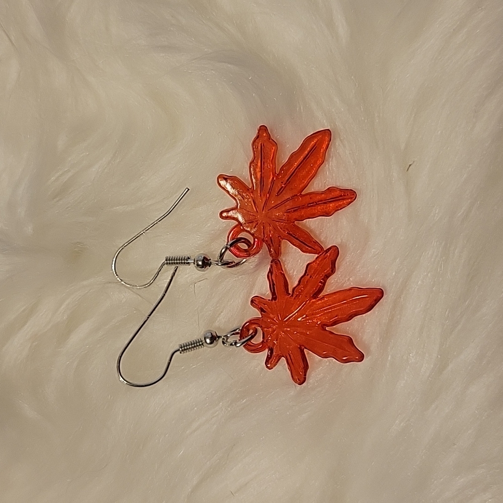Leaf dangling earrings